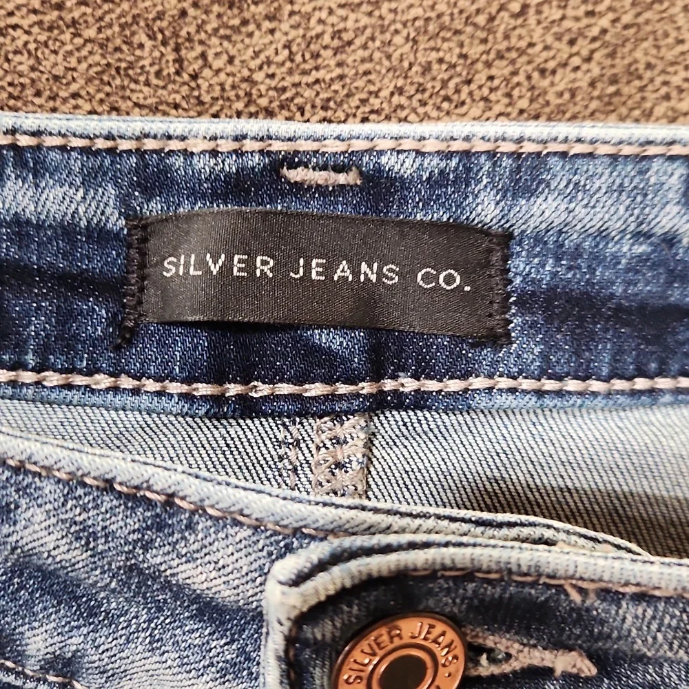 Distressed Denim Shorts‎